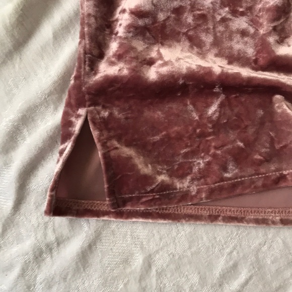 Vince Camuto Crushed Velvet Tee - Picture 3 of 4